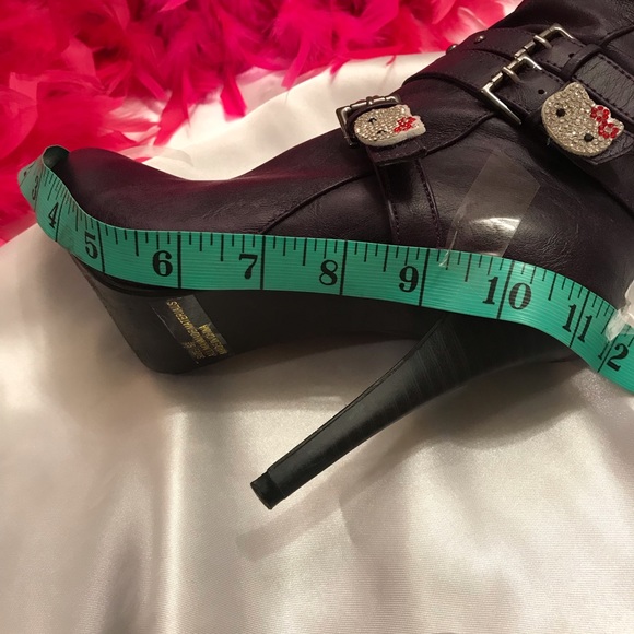 AMAZING grape purple y2k iconic scrunch boots with hello kitty crystal details! - Picture 13 of 14